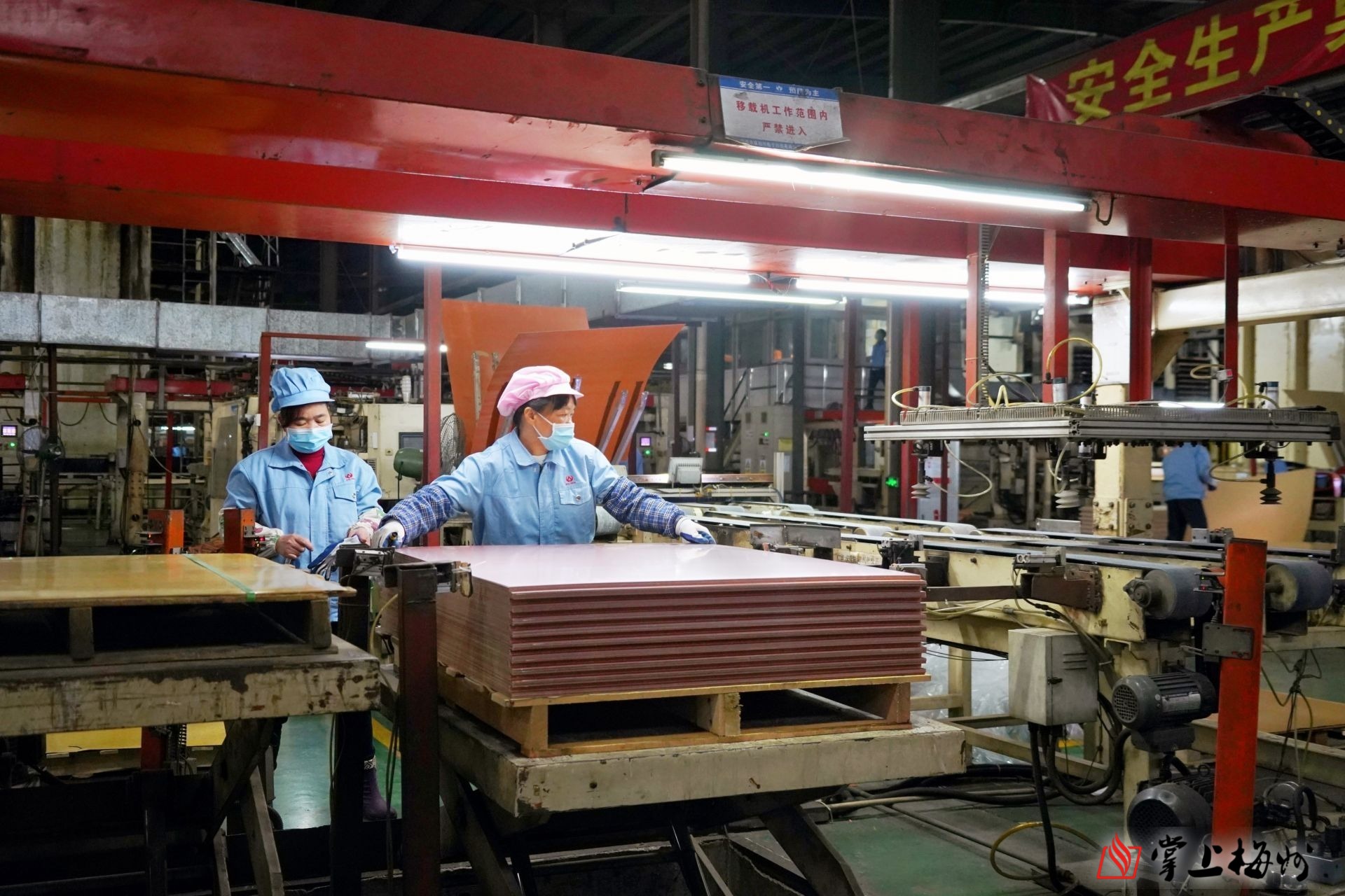 安心返鄉(xiāng)來 發(fā)展路更寬！梅州市威利邦電子科技有限公司深耕主業(yè)提升效能